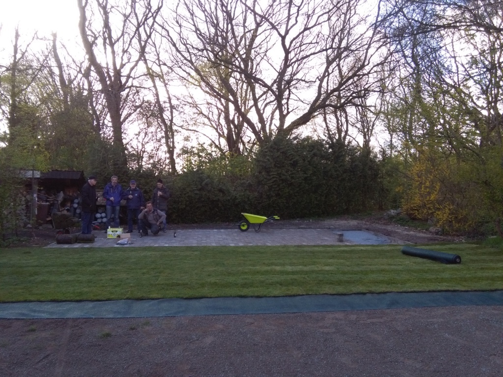 07-rollrasen_wird_verlegt_2016